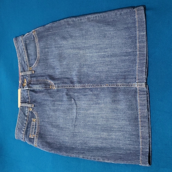 L. L. Bean Favorite Fit Denim Skirt 6 Petite - Picture 4 of 8